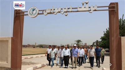 محافظ المنيا يتفقد الموقف الجديد بديرمواس ويدشن منظومة نقل مطورة 