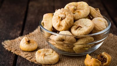 التين المجفف وأهم فوائده للطاقة والصحة عند تناوله يوميًا 