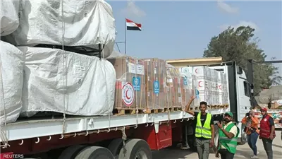 «زاد العزة».. عبد الرازق: عبور 141 شاحنة مساعدات لقطاع غزة 