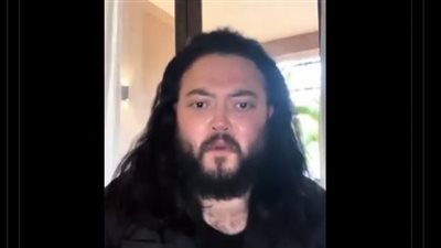 بالفيديو على حسين مهدي يعود للساحة من جديد بعد قرار العفو الرئاسي عنه