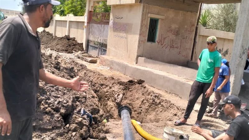 أثناء توصيل خط مياه