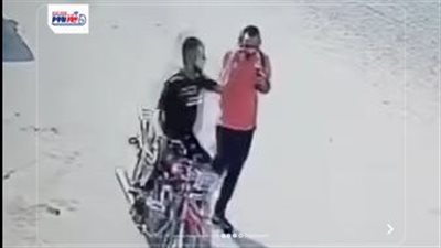 «في وضح النهار».. الأمن يفحص فيديو لص هواتف الأميرية تعدى على الضحية «بسنجة»