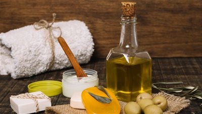 فوائد زيت الزيتون للبشرة والشعر: أسرار الجمال الطبيعي والصحي 