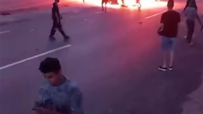 مصرع وإصابة 5 أشخاص في حادث تصادم واشتعال سيارة بمارينا 