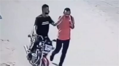 ضبط المتهم بمحاولة سرقة هاتف مواطن وترويعه بسلاح أبيض بالأميرية