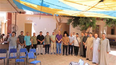 على قلب رجل واحد.. قرية شنوان تنظم حملة للتبرع بالدم في الوحدة الصحية