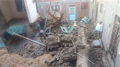 لتهديده سلامة المواطنين.. إزالة منزل آيل للسقوط بقرية دراجيل بالمنوفية 