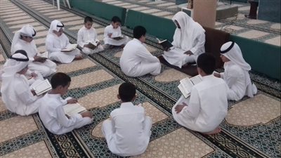 حكم أخذ الأجرة على تعليم العبادات والقيام بها.. الإفتاء توضح