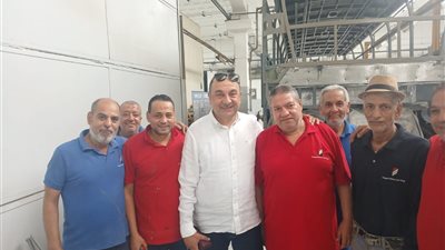 وزير قطاع الأعمال يتفقد مصنع النصر للسيارات ويتابع إنتاج أتوبيسات نصر سكاي 