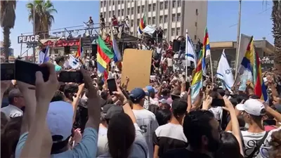 أحمد موسى يتساءل عن صحة مشاهد رفع العلم الإسرائيلي بالسويداء