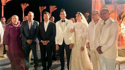 وزير الرياضة وياسر إدريس يشاركان البطل الأولمبي أحمد الجندي فرحته بزفافه 
