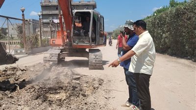 «حياة كريمة» تواصل أعمال تمهيد ورصف الطرق بقرى البحيرة