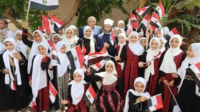 أطفال شمال سيناء من حفظة القرآن يستقبلون وزير الأوقاف بالورود والأعلام