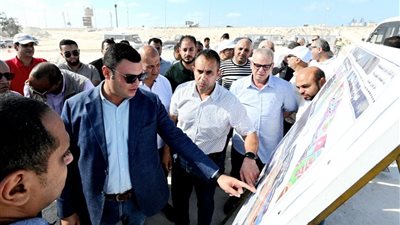 وزير الإسكان يتفقد مشروع بحيرات نيو مارينا والبوغاز والفيلات بمارينا 8  
