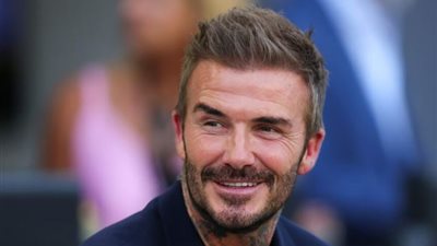 ديفيد بيكهام يحتفل بيوم النحل العالمي ويكشف عن مشروعه الجديد BeeUp Snacks