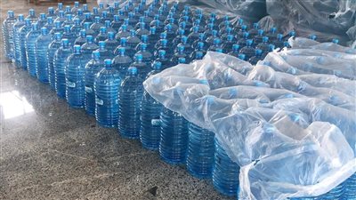 ضبط مصنع غير مرخص لتعبئة المياه بالقليوبية وإحالة المسؤولين للنيابة