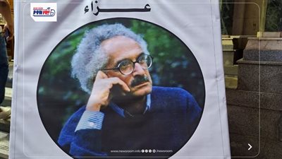 صديق عمره.. أحمد المسلماني أول الحاضرين لعزاء الروائي الراحل صنع الله إبراهيم