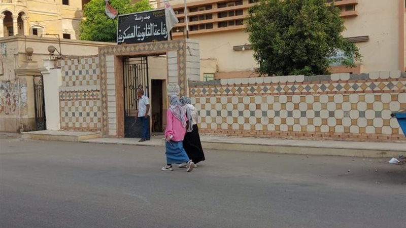 توافد الطلاب على