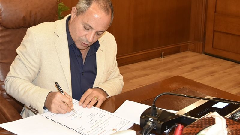 محافظ بورسعيد يعتمد