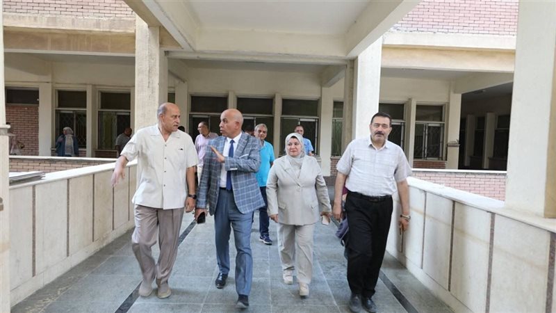 أثناء جولة رئيس جامعة