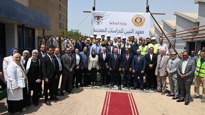 كامل الوزير: مصر تتمتع بكافة المقومات للنهوض بصناعة الملابس الجاهزة