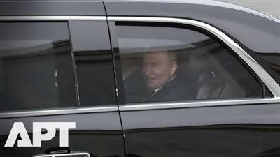 كيف كسر ترامب بروتوكول السيارة وفاجأ بوتين في ألاسكا؟| فيديو