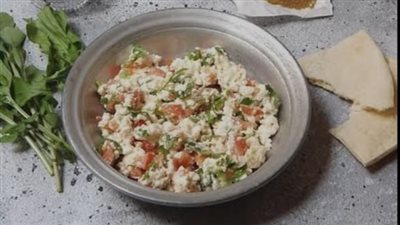 فطار دمياطي أصيل..جبنة قريش بالخضار وفول متسبك وعيش بالثوم والسمنة البلدي