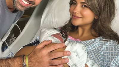 أول نظرة على سلمان.. سارة مراد تكشف سر الفرح من غرفة الولادة