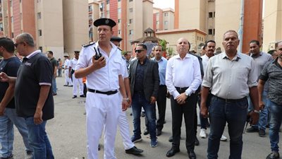 محافظ القاهرة يشرف على حملة لإزالة الإشغالات بحي السلام ويتابع الإسكان البديل