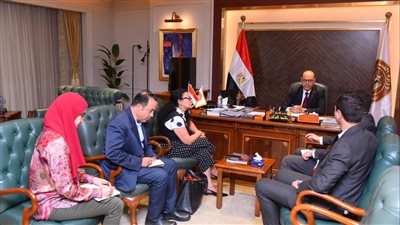 وزير العمل يلتقي وفدًا من شركة ماجنت بلتون للحلول الإدارية