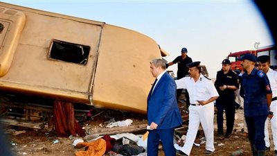 مدير أمن أسيوط يتفقد موقع حادث انقلاب اتوبيس نقل الركاب علي الصحراوي الغربي