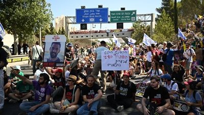 إضطراب إسرائيل: موجة احتجاجات للمطالبة بإطلاق سراح الأسرى الإسرائيليين في غزة