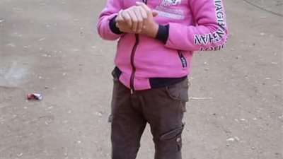 حادث مأساوي بسوهاج.. مصرع شاب وإصابة آخر بانقلاب تروسيكل خلال حفل زفاف