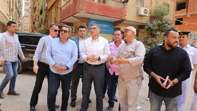 محافظ الجيزة يقود حملة لإزالة 6 أبراج مخالفة بشارع سلطان خطاب بالهرم
