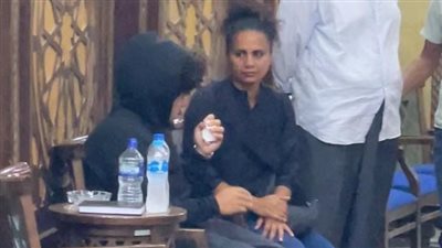 بعد أن أنقذه من الغرق .. نجل تيمور تيمور يبكي في عزاء والده|صور