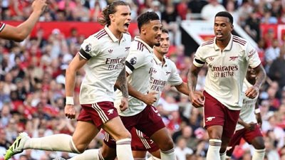 كالافيوري يخطف ثلاث نقاط غالية لأرسنال.. ويزيد أوجاع مانشستر يونايتد