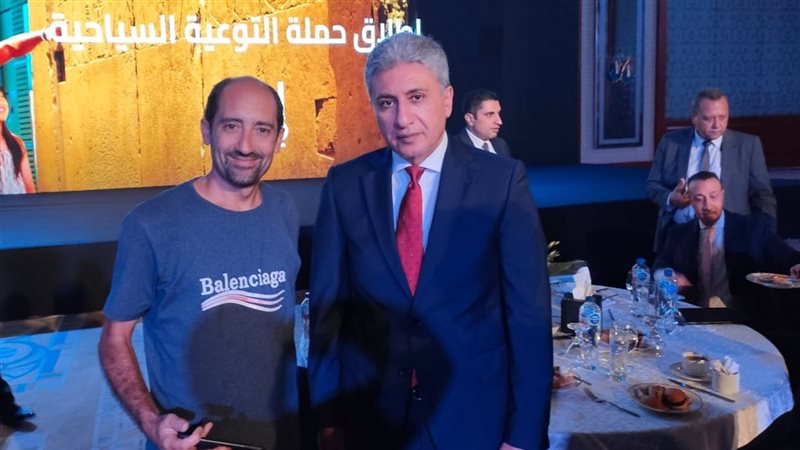 محرر نيوز رووم مع