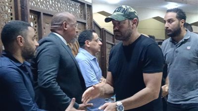 منهم عمرو يوسف .. النجوم يقدمون واجب العزاء في مدير التصوير تيمور تيمور|صور