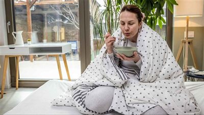 تناول شوربة الدجاج..هل حقًا تساعد على التعافي بسرعة من نزلات البرد؟ 