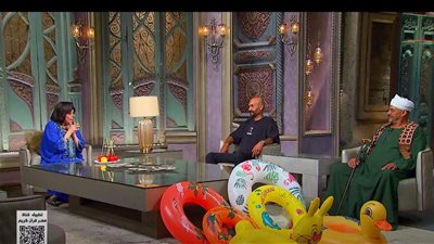 إسعاد يونس تحتفي بجمال «جمصة».. حكايات البحر والحلوى والصناعات الشعبية|فيديو