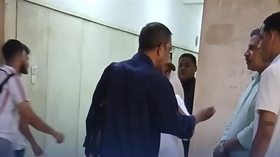 ولادنا متعلمين ومحترمين..أسر المتهمين بواقعة مطاردة الفتيات يدافعون عن أبنائهم