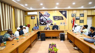 محاضرة لطلاب الدعوة حول استثمار الوسائل الحديثة في الدعوة ونبذ الفرقة