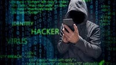 ما حكم تجسس أحد الزوجين على هاتف الآخر؟ الإفتاء توضح