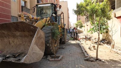 محافظ القاهرة يشرف على رفع الإشغالات والتعديات وإعادة الانضباط لمدينة معًا 