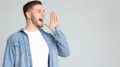 ما حكم مناداة الإنسان أحد والديه باسمه مجردا؟ الإفتاء توضح