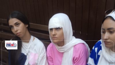 وصول المجني عليهن ثاني جلسات محاكمة المتهمين بمطاردة فتيات طريق الواحات