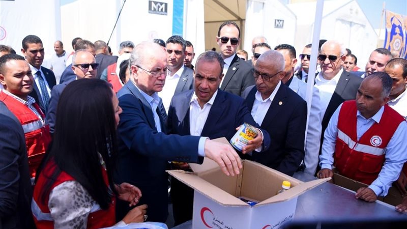 بدر عبد العاطي ورئيس