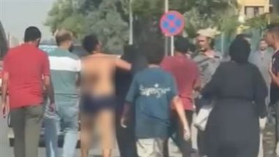 «بطلها عاري».. مواطن يوثق مشاجرة بالزجاجات أمام مسجد بمدينة نصر| صور 