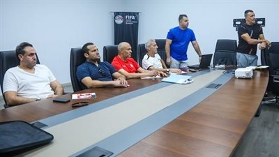 استعدادا لكأس العالم.. الحضري يجتمع مع مدربي الحراس ومحللي الأداء باتحاد الكرة