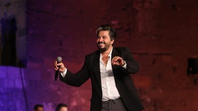 الليلة .. مصطفى حجاج يشعل سماء مسرح المحكى بمهرجان القلعة 